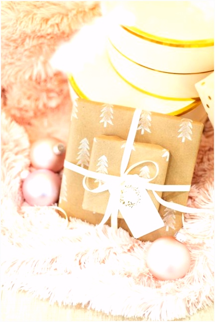 24 Easy DIY Holiday Gift Wrapping Ideas